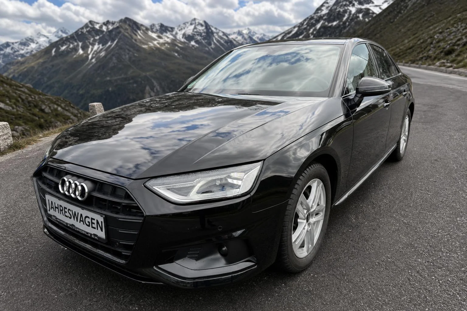 Audi A4 in der Bergstraße-Inszenierung