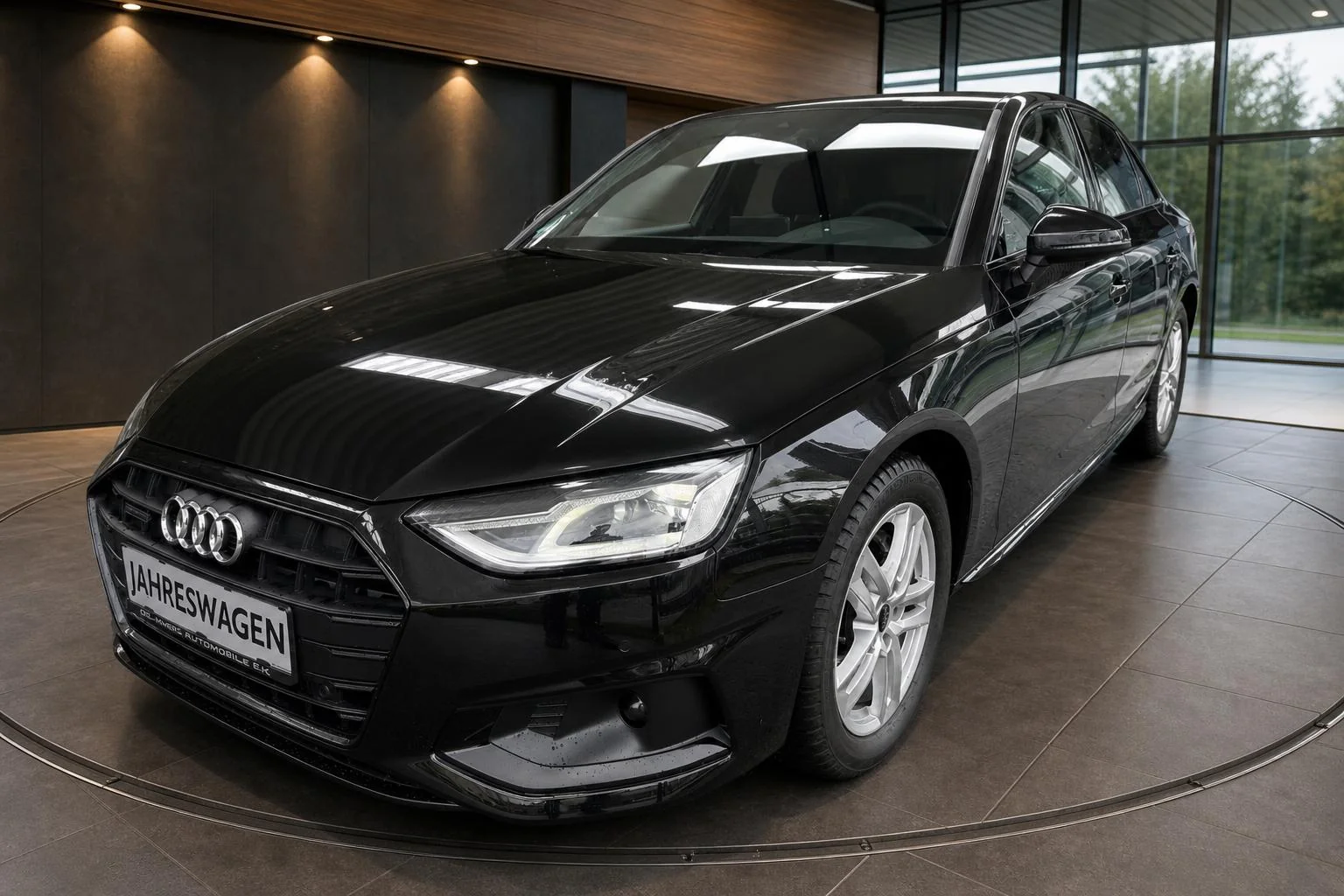 Audi A4 in der Fahrzeugbühne-Inszenierung
